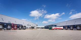 Logistiek magazijn met een oppervlakte van 3.128  m² in Wilrijk. Uitstekend gelegen langs de snelweg A12.De ruimte beschikt over 4 loading docks en...