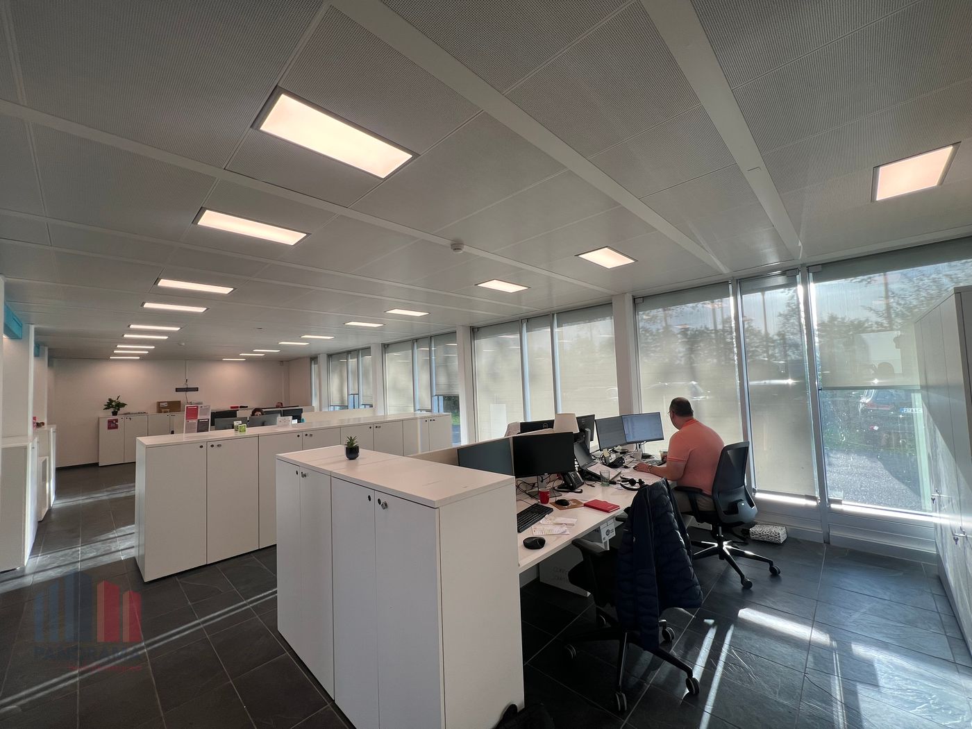 325 m² kantoren met top zichtbaarheid vanaf de E17 te Nazareth - photo 5