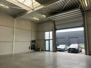 In Melsbroek, we offer a functional SME unit of 242 m² for rent. The unit is part of a recent and well-maintained SME site with...