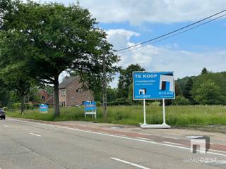 <p><span>Wil je met mij over deze grond spreken? Er is geen bouwverplichting.</span></p><p><span>Bel dan Immo Diest op 013 31 25 22 of beter nog bel Jan Vanonckelen op 0498 52 64 52.</span></p><p><span>Dan bespreken we de nieuwe voorwaarden en gaan we ter plaatse. </span></p><p><span> </span></p><p><span>Te koop in een goedgekeurde verkaveling van 4 percelen in woongebied</span></p><p><span> </span></p><p><span>LOT 2: Blanklaerstraat 4B 3290 Schaffen-Diest</span></p><p><span> </span></p><p><span>+ open bebouwing: 6.38 are</span></p><p><span>+ twee bouwlagen mogelijk</span></p><p><span>+ kroonlijsthoogte: 6 m </span></p><p><span>+ bouwdiepte gelijkvloers: 15 m</span></p><p><span>+ bouwdiepte eerste verdieping: 12m</span></p><p><span>+ dakhelling 45° tot 0°</span></p><p><span> </span></p><p><span>Deze bouwgrond is de ideale setting voor het crëeren van een perfecte thuis, een combinatie van goede locatie, goede verbindingen, gunstige oriëntatie én betaalbaarheid. </span></p><p><span> </span></p><p><span>+ tussen Diest en Beringen, autostrades, station Diest.... vlakbij</span></p><p><span>+ open bebouwing, voor high end woningen;</span></p><p><span>+ Aansluitingen nutsvoorzieningen reeds aanwezig;</span></p><p><span>+ Percelen achter deze percelen zijn gelegen in landbouw zone = rust en stilte én mooi uitzicht;</span></p><p><span>+ tuin is westelijk geörienteerd</span></p><p><span> </span></p><p><span>Verkoopprijs:</span><span> 145 000 Euro + kosten koper</span><span> ( exclusief 3 000 Euro + BTW voor verkavelingsdossier, opmeting, nutsvoorzieningen en verkavelingsakte )</span></p><p><span> </span></p>
