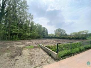 Dit perceel bouwgrond, gelegen aan de Gompelbaan in Mol, van 824m² biedt de mogelijkheid om een vrijstaande woning te bouwen met tuin georiënteerd...