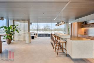 Bent u op zoek naar een unieke kantoorruimte op een toplocatie met onmiddellijke verbinding naar belangrijke snelwegen? Dan is deze kantoorruimte...