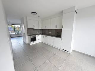 <p>In het charmante Sint-Gillis-Dendermonde vindt u een prachtig duplex appartement dat beschikbaar is voor huur. Dit instapklare appartement ligt op een bijzondere locatie die rust en gemak met elkaar verbindt. De ruime indeling biedt een aangename woonervaring, waarin u zichzelf meteen thuis zult voelen. </p>

<p>Indeling 1ste verdieping : hall, apart toilet, 2delige leefruimte, open keuken, berging, op de 2de verdieping : 3 slaapkamers en een badkamer. Tevens op eerste verdieping ruim terras.<br />Eventueel een garage mét staanplaats aan 75€/maand bij te huren.<br />Bent u geïnteresseerd in meer informatie of wilt u het appartement graag bezichtigen? Aarzel niet om contact op te nemen via mail naar vero@berno.be of bel 052/20 24 40<br /> </p>