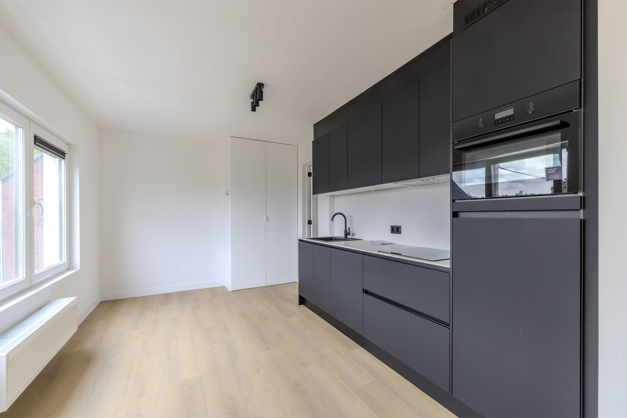 Gerenoveerd appartement met twee slaapkamers en staanplaats - foto 4