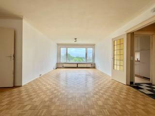 Graag presenteren wij u dit instapklaar 2 slaapkamer appartement gelegen op de 9de verdieping in de befaamde PULHOF wijk!Het appartement is voorzien...