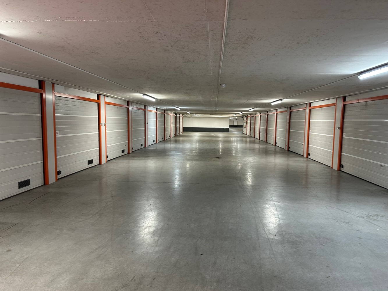 Garage for rent in Knokke-Heist - photo 1