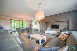 Ontdek dit luxueus duplex appartement met 3 ruime slaapkamers gelegen in Desselgem. Het appartement heeft een bewoonbare oppervlakte van maar...