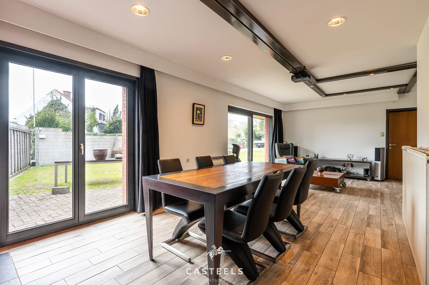 Halfopen bebouwing met ruim magazijn en tuin op toplocatie te koop in Evergem - foto 5