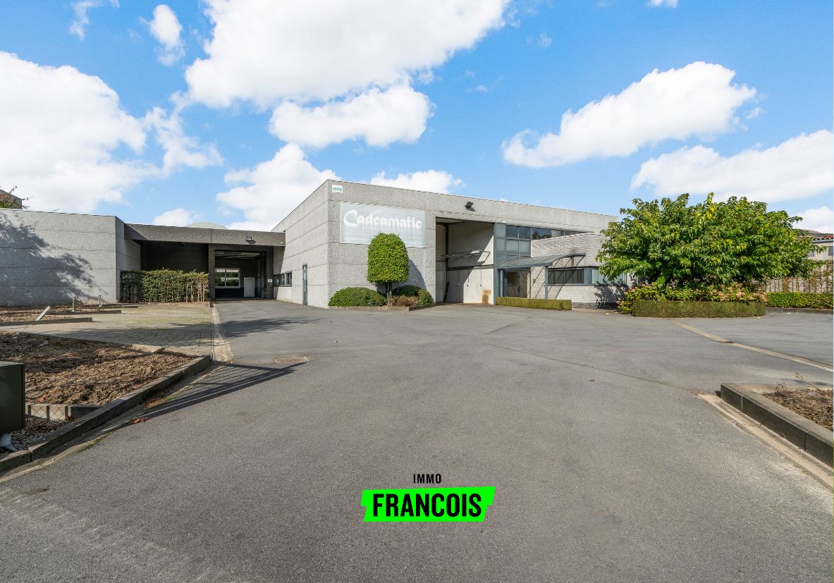 Commercial à louer à Oostkamp - photo 1