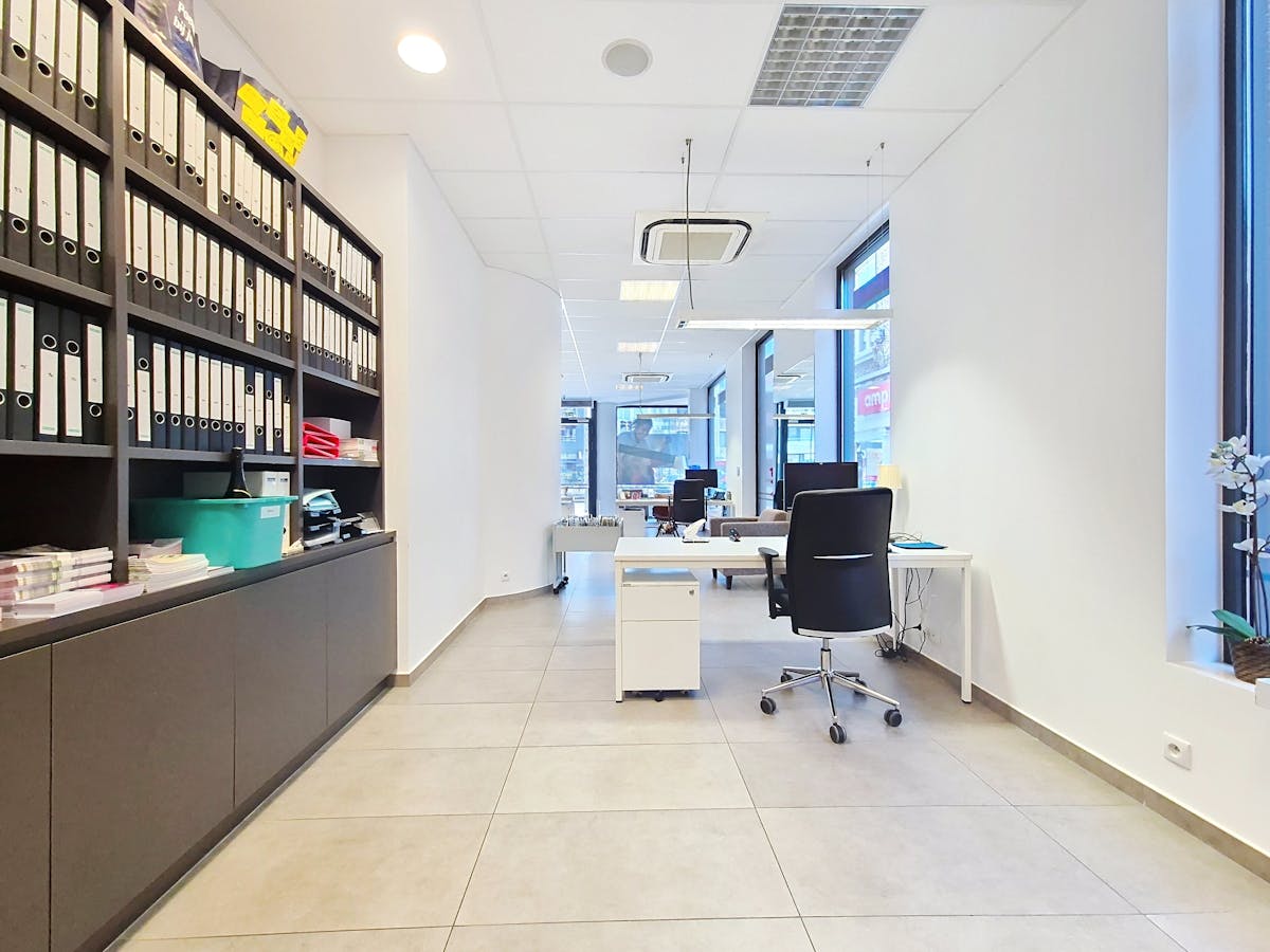 Modern kantoor (100 m²) te huur op de Markt van Eeklo - foto 4