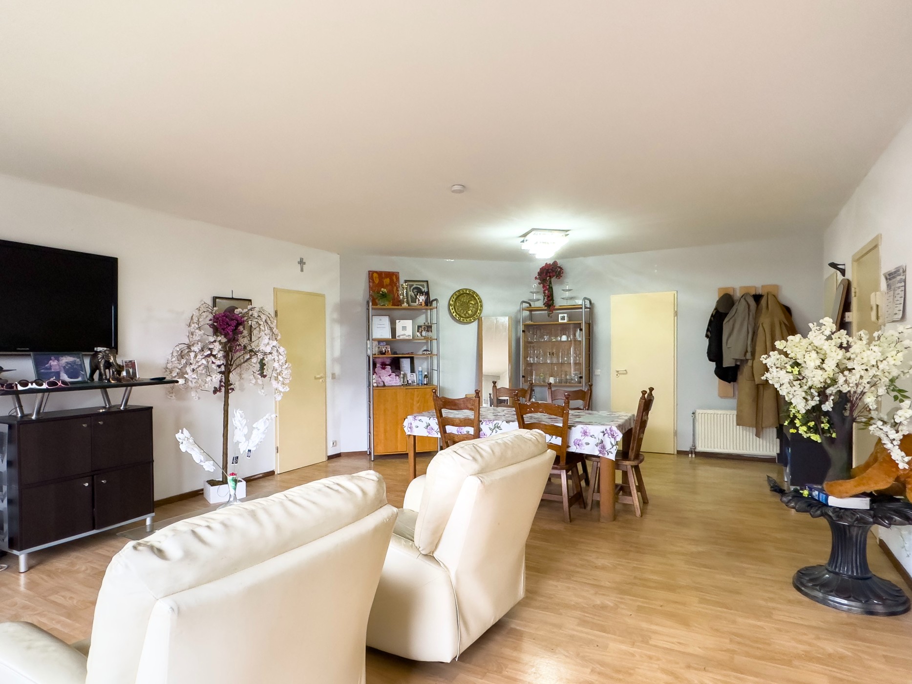 Ruim, instapklaar appartement met 3 slaapkamers en twee terrassen! - foto 5