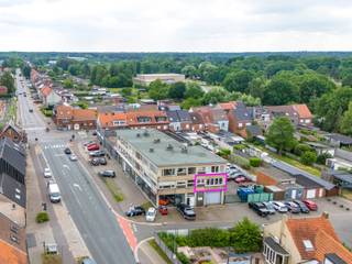 In Kapellen kortbij alle voorzieningen (winkels, scholen, openbaar vervoer,...) vindt u dit appartement met 1 slaapkamer op de eerste...