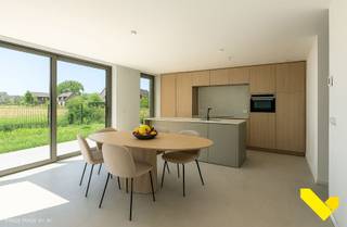 Bent u op zoek naar een nieuwe thuis in een rustige, groene omgeving?<br /><br />Project Rusven in Balen biedt u een unieke kans! Dit prachtige project bestaat uit 8 halfopen woningen ideaal voor wie modern en energiezuinig wil wonen.<br /><br /><strong>Troeven:</strong><br />- De woningen gelegen in de Acaciadreef en Dennenstraat<br />- Variëren tussen 175 m² en 194 m²<br />- Percelen van 446 m² tot 569 m²<br />- BEN-normen (E-peil &lt; 20)<br />- Hoogwaardige isolatie en hernieuwbare technieken<br />- Lucht-water warmtepomp en ventilatiesysteem type D &amp; zonnepanelen<br />- Regenwaterrecuperatie<br />- Volledig afgewerkt met aangelegde tuin, carport en berging<br /><br />De woningen zijn praktisch ontwerp met veel aandacht voor ruimte en licht.<br /><br />Prijzen beginnen vanaf 374.900 euro exclusief kosten voor een volledig afgewerkte woning met een op maat gemaakte keuken en badkamer, lichtrijke leefruimte en 3 ruime slaapkamers alsook een aangelegde tuin. <br /><br />De geadverteerde prijs is <strong>exclusief btw en kosten</strong>.<br />De geadverteerde prijs <strong>inclusief</strong> <strong>21% btw</strong>, registratierechten op het grondaandeel, infrastructuur en verkavelingskosten alsook aansluitingskosten maar exclusief notariskosten bedraagt <strong>462.337 euro</strong>.<br /><br />Interesse? Neem vandaag nog contact met ons op en ontdek de mogelijkheden van dit prachtige project in Balen via het nummer 014 30 02 08.