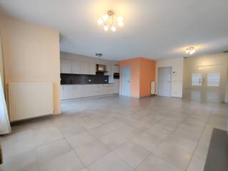 Ligging:Het appartement is gelegen op de eerste verdieping (met lift) en bevindt zich zeer centraal gelegen. Alle faciliteiten (station, markt,...