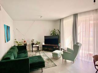 Dit prachtig, energiezuinig appartement met twee slaapkamers en terras is gelegen in de Bergstraat te Rotselaar. Een rustige en centrale locatie...