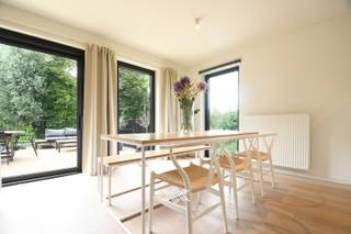 Dit tweeslaapkamer appartement is gelegen op de eerste verdieping van de residentie Leiemeersen II, nabij de belangrijkste uitvalswegen van Gent...