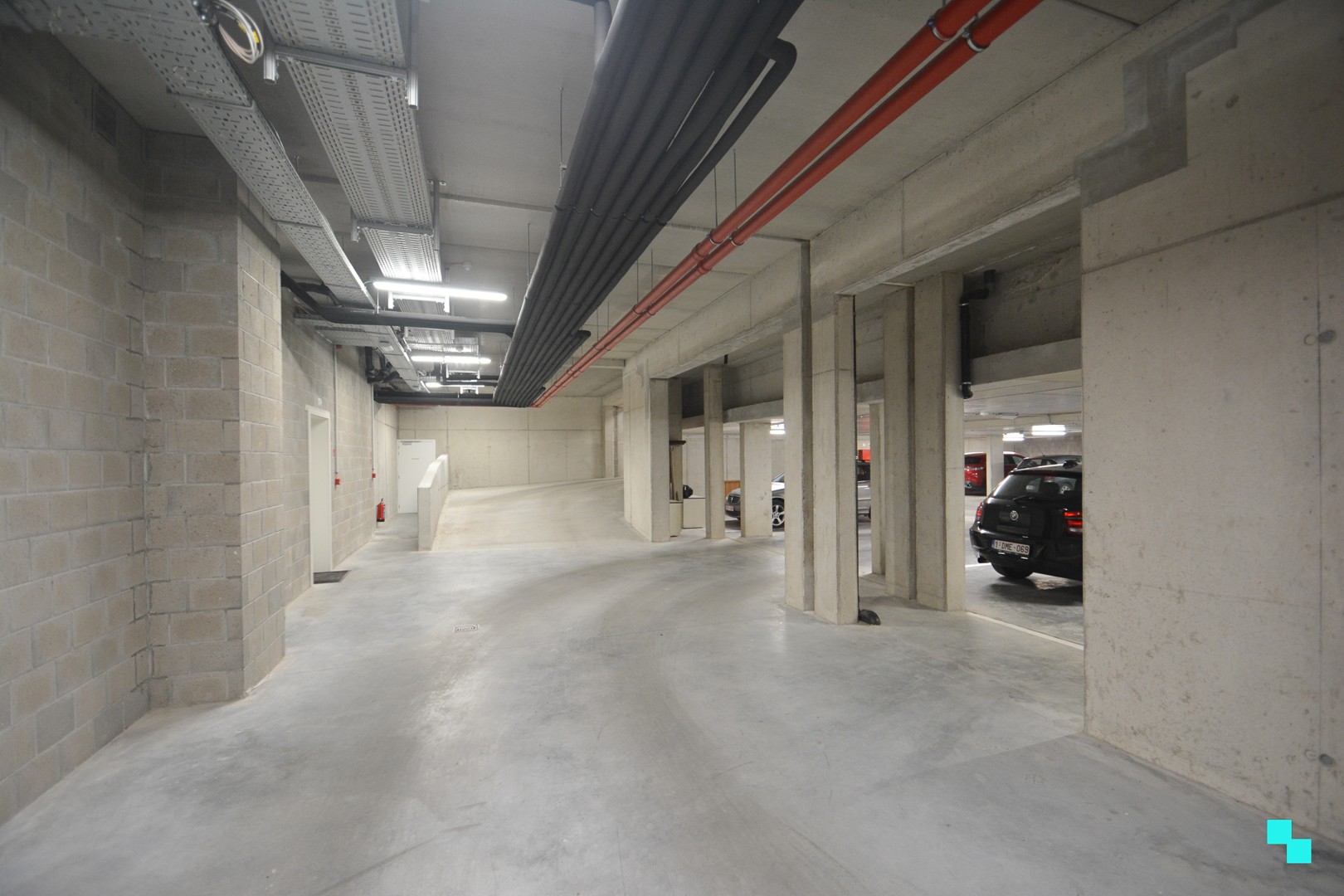 Binnen- en buitenparkeerplaatsen nabij centrum Ingelmunster - foto 2