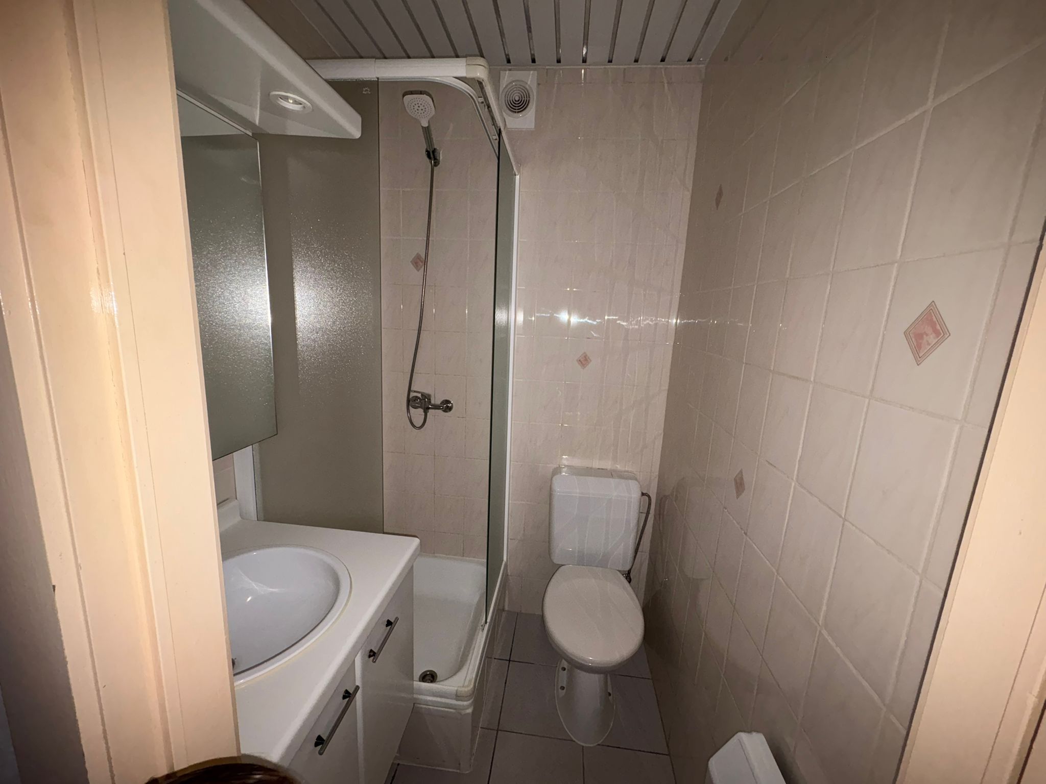 Knusse studio te huur vlak bij invalswegen en openbaar vervoer te Bredene! - foto 2