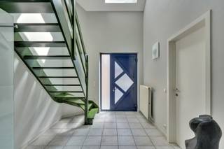 Woning met Karakter & Comfort – 5 Slaapkamers, 2 Ingangen, Dubbele Garage & Groenzicht!Energiezuinig (EPC C) – Instapklaar & boordevol...