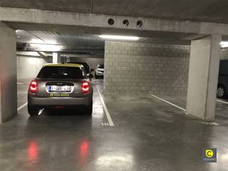 Te huur: Ondergrondse autostaanplaats te Berchem!Maandelijkse huurprijs: 120,00 euro.Ingang: toegangspoort met automatische afstandsbediening. ...