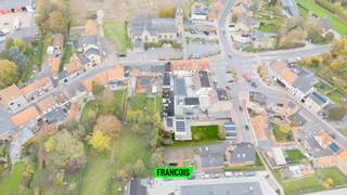 Dit handelspand met woongelegenheid, ruime opslagruimte en drie garages geniet van een uitstekende ligging in Zarren, op een boogscheut van...