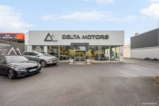 Dit commercieel gelegen bedrijfsgebouw met veel lichtinval heeft een showroom van ca. 560m², berging en bureelruimte met kitchenette.Automatische...
