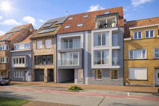 Nieuw appartement gelegen in de Residentie "Stan" te Heist-aan-Zee. Gelegen op de eerste verdieping van een nieuwe residentie. Er is één grote slaapkamer en twee terrassen. Alle voorzieningen in de directe omgeving, het strand, de winkels en het station binnen wandelafstand. <br /><br />Indeling: Inkom met gastentoilet, een mooie grote woonkamer met een open en ingerichte keuken, achteraan een extra ruime slaapkamer met plaats voor een dressing, een ingerichte badkamer en een bergruimte/wasplaats. Er is een terras vooraan en achteraan het appartement. Fietsenstalling inbegrepen in het gebouw en indien gewenst kan er een parking aangekocht worden binnen de residentie. <br /><br />Aankopen aan 6 % BTW is nog mogelijk. Inspraak in de afwerking/inrichting eveneeens. Vloerverwarming, zeer energiezuinig, ventilatie... . <br /><br />Met winkels, openbaar vervoer en het strand van Heist in de nabije omgeving combineert dit appartement comfortabel wonen met een centrale ligging. <br /><br />Meer informatie of inzage in de plannen? Contacteer Willem Cauwels: 050/89.27.70