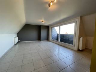 <p><span>Appartement magnifiquement situé dans le centre de Harelbeke.  Entrée, séjour avec cuisine équipée semi-ouverte </span></p>