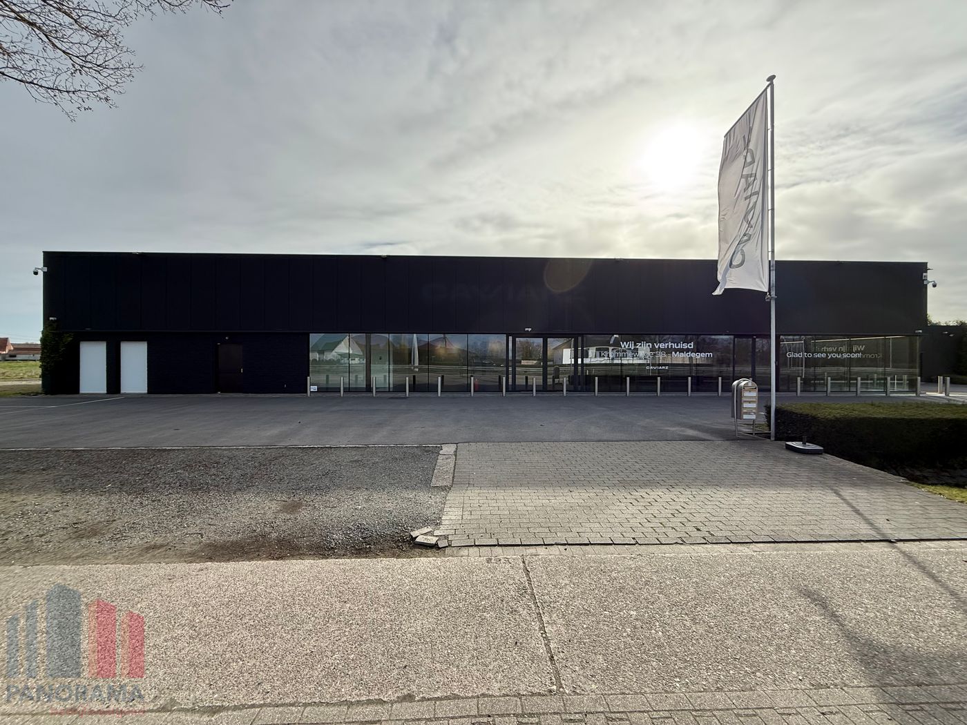 MULTIFUNCTIONEEL BEDRIJFSGEBOUW BESTAANDE UIT SHOWROOM MET OPSLAG - foto 3