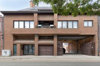 Wat een appartement !!!!!! Een bewoonbare oppervlakte van maar liefst 153m² + terras van 8m² + garage + standplaats inbegrepen in de prijs...