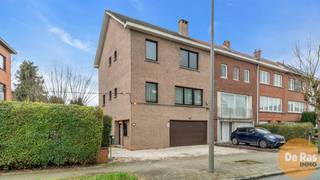FIRST VIEWING: SATURDAY 07/03 AT 10 AM (by appointment only!)VILVOORDE – Located in a pleasant and easily accessible area of Vilvoorde, this spacious...