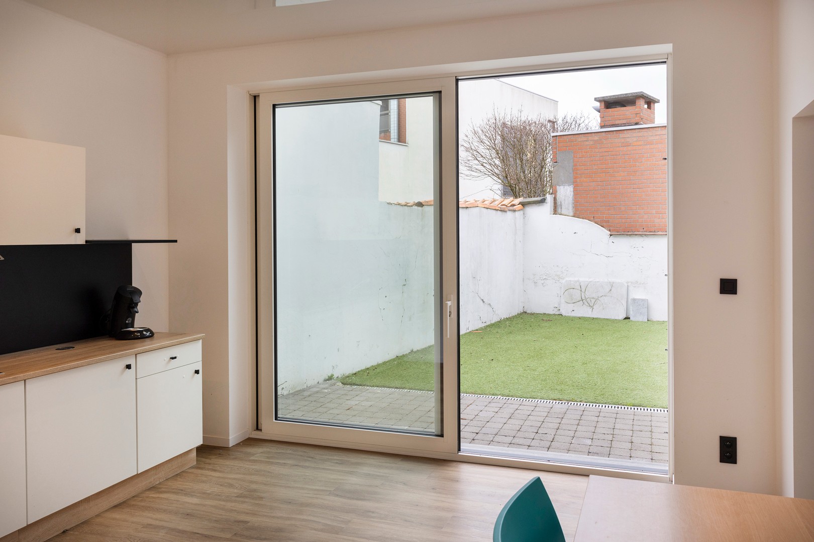 Meergezinswoning met handels/woongelijkvloers en twee extra appartementen centraal Meulebeke. - foto 5