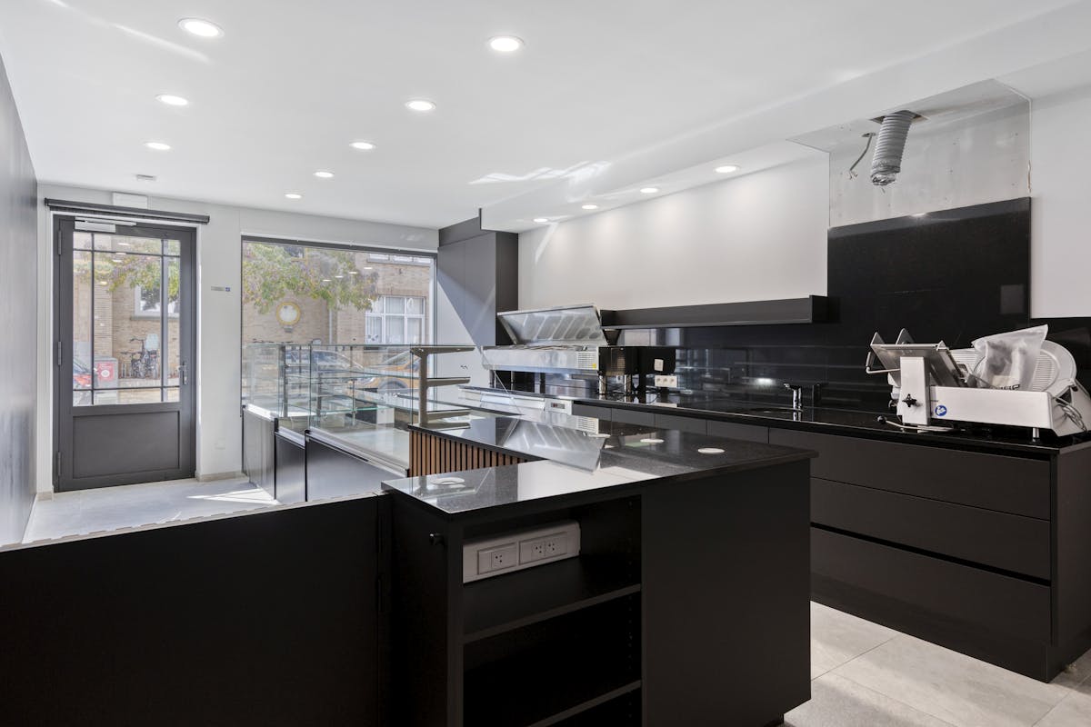 Commercial property with residence in the center of Lauwe - photo 3