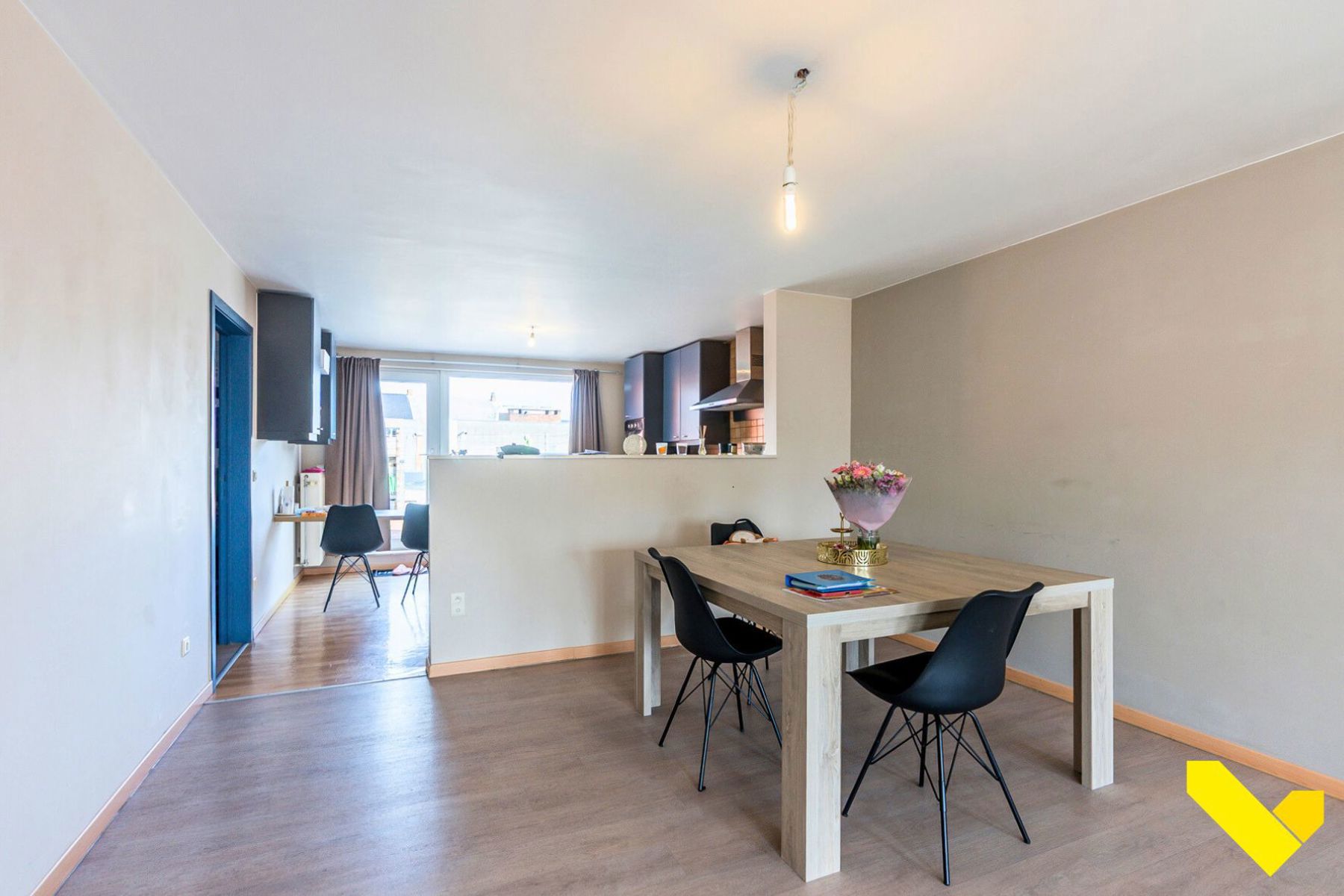 Zeer ruim duplex-appartement in hartje Meerhout. - foto 4