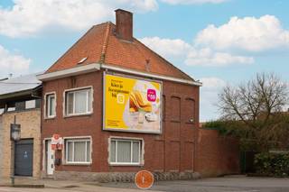 Te koop: Goed onderhouden halfopen woning met stadstuin in Menen.Ontdek deze charmante halfopen woning die goed onderhouden werd en recente...