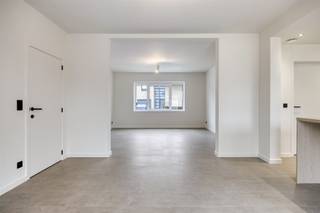 Prachtige, nieuwe, instapklare halfopen bebouwing te Sint-Lievens-Houtem. Deze woning biedt een ruime bewoonbare oppervlakte, verdeeld over...