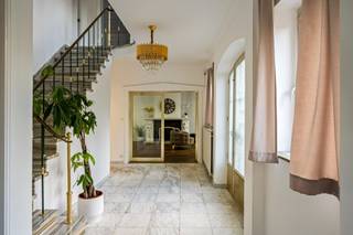 This beautiful home is the ideal choice for those seeking space, comfort, and versatility. All rooms are bathed in natural light thanks to the...