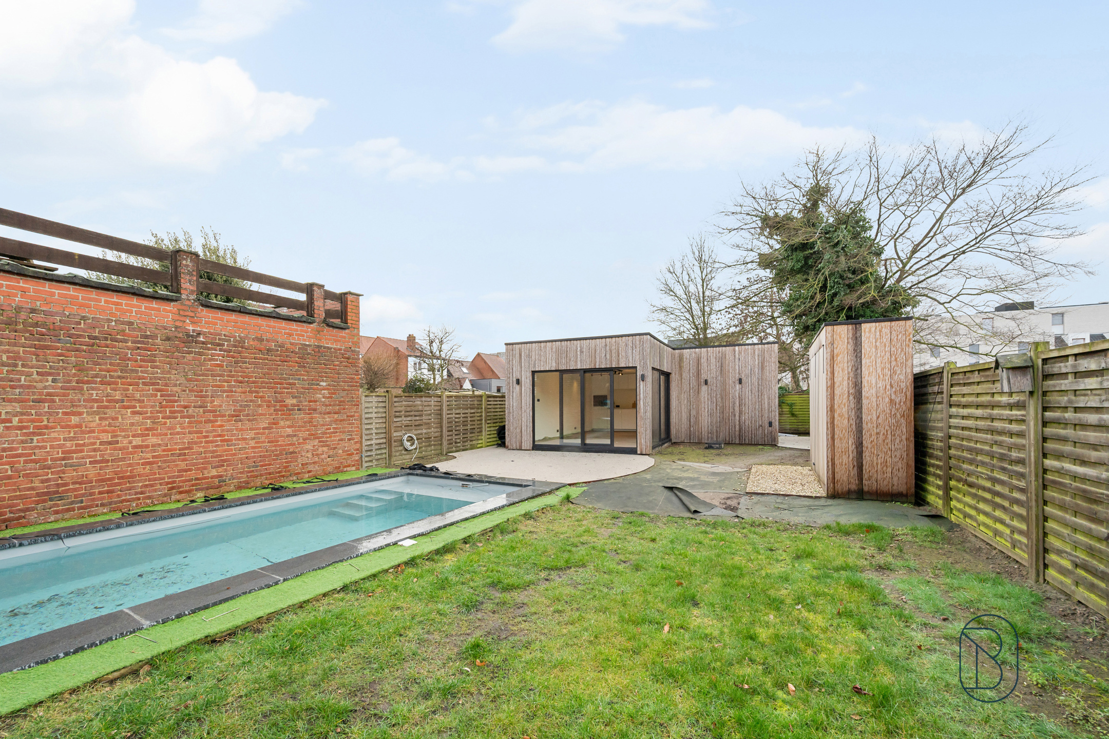 Instapklare woning met zwembad in het centrum van Deerlijk! - foto 5