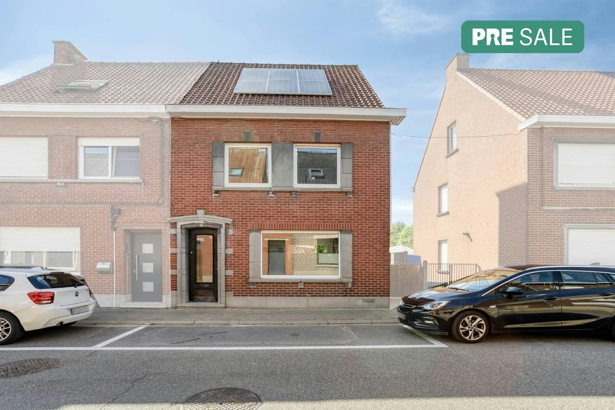 Een zeer ruim huis met 3 slaapkamers te Meulebeke. - foto 1