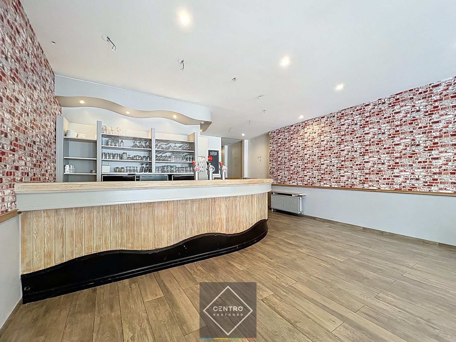 Ruim instapklaar handelspand met te renoveren woning (vroeger café Comodo en ook café Mozart) op de Grote Markt (Izegem) ! - photo 5