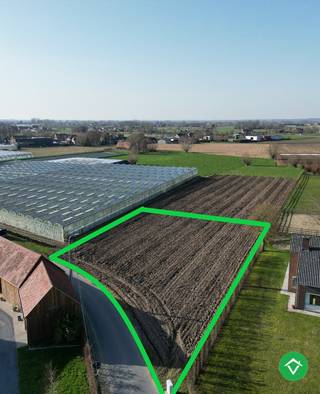 Dit stuk bouwgrond van 1.291 m² is gelegen op een rustige maar toch gunstige ligging te Gits. Met zijn vlotte verbinding richting Roeselare,...