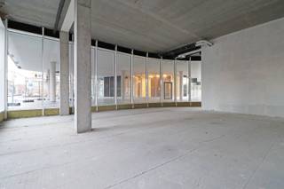 Deze uiterst commerciële ruimte (123 m²) maakt deel uit van het nieuwe project "Roelevard" in hartje Roeselare.Ideaal gelegen nabij het station,...