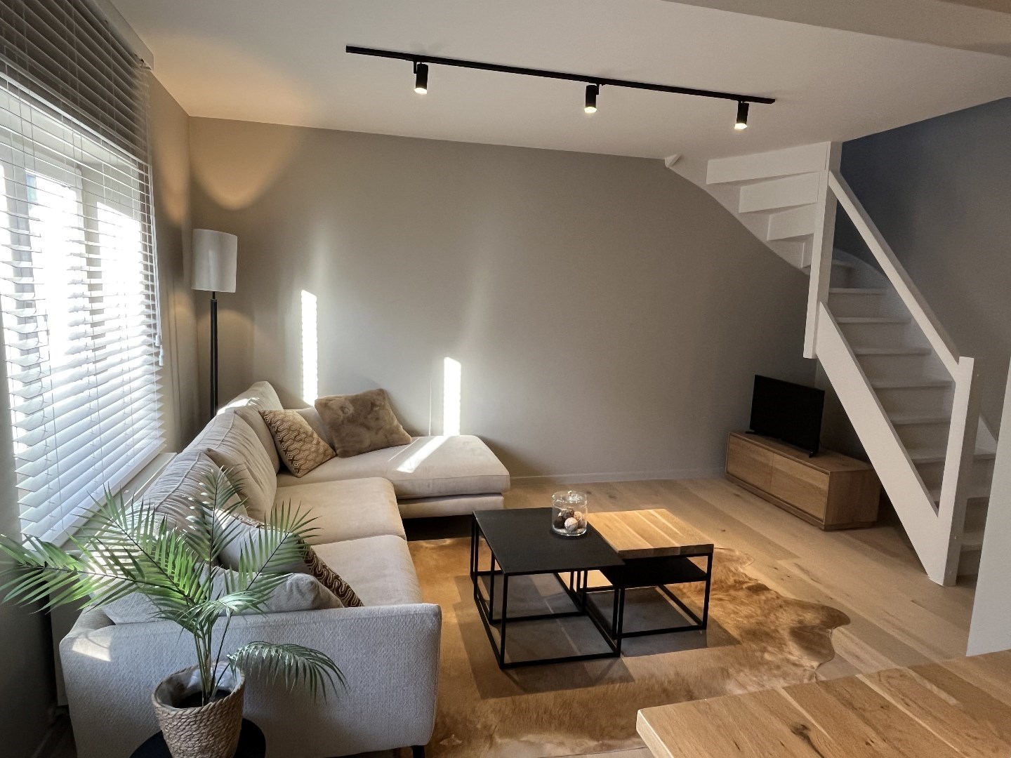 Knap gerenoveerde woning in het hartje van Knokke nabij de Lippenslaan met garage - foto 3