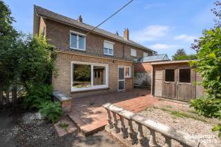 Are you looking for a home with potential, a solid foundation, and a central location? Then this attractive semi-detached house with plenty of possibilities is definitely worth a visit.<br /><br />This sturdy semi-detached property offers a generous living area of no less than 197 m². With three full-sized bedrooms, the house provides ample space for families or investors seeking a property with numerous opportunities.<br /><br />Situated on a 440 m² plot, you can enjoy a pleasant outdoor area with a southeast orientation and various possibilities.<br /><br />On the ground floor, you will find the entrance hall, a spacious and bright living room, a kitchen with a laundry room, a toilet, and access to the large cellar.<br /><br />The first floor includes three bedrooms, a bathroom, and a landing.<br /><br />The attic is accessible via a retractable staircase.<br /><br />The separate garage is an additional asset, complemented by ample parking space on the property as well as on the street.<br /><br />Thanks to its central location, this home serves as an ideal base. Highways, the train station, shops, schools, and public transport are all nearby, ensuring excellent accessibility and daily convenience.<br /><br />Moreover, this property is not subject to any energy renovation obligations.<br /><br />With its combination of solid construction, spacious living area, advantageous location, and a versatile plot, this property might just be the one for you.<br /><br />Contact us for more information or to schedule a visit.<br /><br />050 82 37 71 – verkoop@meuleman-loeters.be