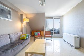 Wat maakt deze duplex zo aantrekkelijk? * Zeer gunstige ligging: op slechts enkele minuten wandelen van het strand én het centrum van Middelkerke,...