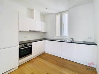 SAINT-GILLES, vlakbij het park van Vorst, dicht bij winkels en openbaar vervoer, mooi appartement met 1 slaapkamer van ±60 m² op de 1e verdieping...