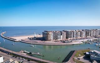 <p><span>L'époustouflante résidence BLANK'O incarne l'élégance raffinée dans un emplacement de choix sur le port de plaisance de Blankenberge. </span></p><p><span>Le projet combine harmonieusement des lignes modernes et des détails subtils.  </span></p><p><span>Les appartements offrent un mélange de vues panoramiques sur la mer et le port, de terrasses ensoleillées et de vues panoramiques. </span></p><p><span>Ce projet met l'accent sur le confort de vie, la durabilité et la consommation d'énergie minimale</span></p><p><span>Vivez à un niveau qui allie style et sérénité, mais avec une atmosphère incomparable de tranquillité et de sophistication.</span></p><p><span>Le bâtiment est complété par un abri à vélos et un local à ordures ménagères. </span></p><p><span> </span></p><p><span>Achèvement à l'automne 2027. Prix à partir de 975.000*. </span></p><p><span> </span></p><p><span>Vous pouvez consulter l'ensemble de l'offre sur le site web. </span></p><p><span>WWW.IMMOMARINA.BE</span></p><p><span> </span></p><p><span>*Veuillez contacter notre bureau pour les frais supplémentaires.</span></p><p><span> </span></p><p><span> </span></p>