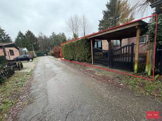 Dit aangename vakantieverblijf beschikt over twee slaapkamers, een badkamer en een gezellige leefruimte met uitgeruste keuken. Daarnaast is er...