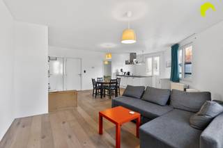 Welkom in dit lichtrijke appartement gelegen te Hoboken, een dynamische buurt met uitstekende verbindingen en alle voorzieningen en op...