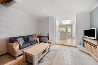 In het hart van Burcht, op een centrale en vlot bereikbare locatie, vinden we deze charmante woning.Deze verzorgde woning verwelkomt je via de...